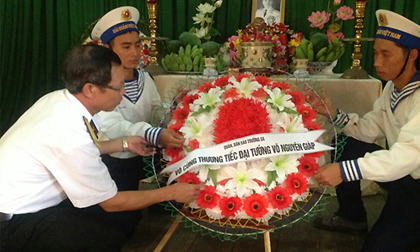 Trường Sa để tang Đại tướng Võ Nguyên Giáp
