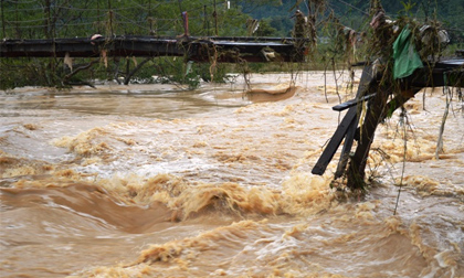 Quảng Bình tan hoang sau lũ dữ