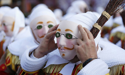 Lễ hội những anh hề Gillies làng Binche