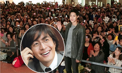 Bae Yong Joon, Kim Hyun Joong bị bao vây giữa "rừng" fans