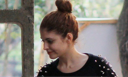 Andrea xuất hiện trên phố Hàng Trống sau khi lặng lẽ về VN 