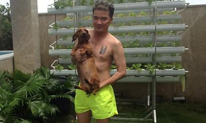 Mr. Đàm khoe ảnh tắm trên sân thượng nhà khiến fan "phát sốt"