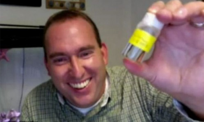 Kinh hãi cảnh sán "làm nhà" trên môi người suốt 3 tháng