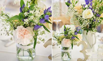 Những bình hoa nhỏ xinh để bàn ngày cưới đẹp