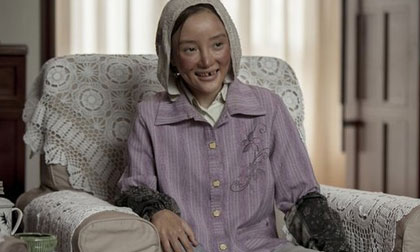 Choáng váng với tạo hình 'gái quê xấu xí' của Lý Tiểu Lộ