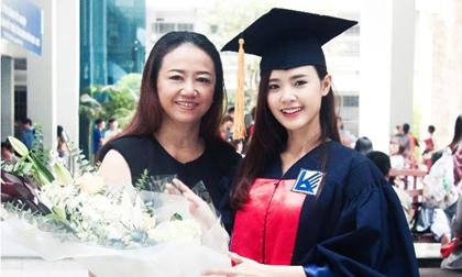 Midu rạng rỡ trong ngày tốt nghiệp đại học