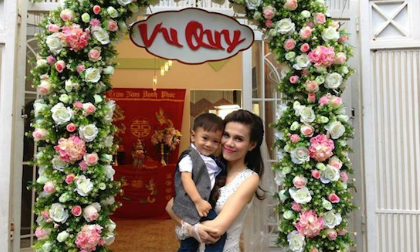 Jacky Minh Trí hào hứng ngày mẹ "lên xe hoa"