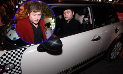 Vũ Duy Khánh lái xe Mini Cooper S về thăm trường cũ