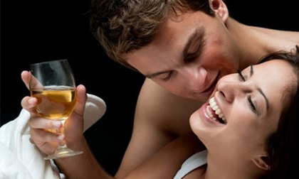 Ngỡ ngàng phát hiện vợ đang ngoại tình... giống mình