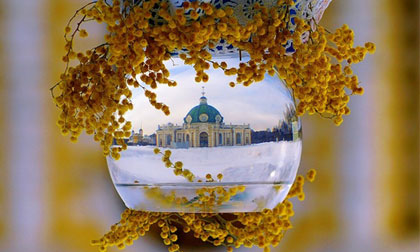 Phong cảnh thiên nhiên ảo diệu qua sự phản chiếu của thủy tinh