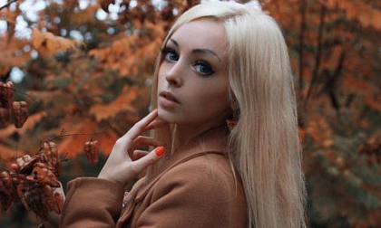 Cô gái búp bê 20 tuổi ở Ukraina