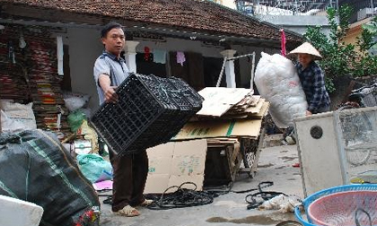 Vợ chồng đồng nát trả lại 10 cây vàng nhặt được