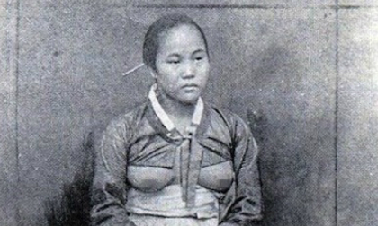 Độc đáo trang phục hở nguyên vòng một của phụ nữ Triều Tiên xưa 