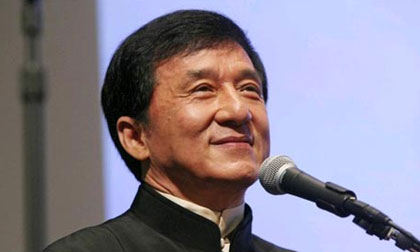 Đạo diễn tiết lộ Thành Long 'đổi đời' nhờ cắt mí