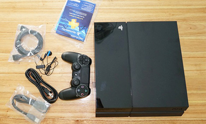 Mở hộp Play Station 4 vừa về Việt Nam giá 13,5 triệu đồng