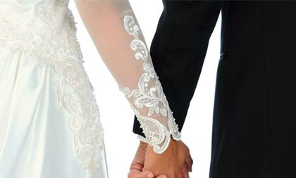 Chú rể không đến lễ cưới, cô dâu cưới luôn khách mời