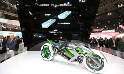 Mô tô điện Kawasaki có khả năng biến hình