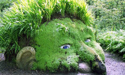 Rùng mình khi bước vào những khu vườn kinh dị