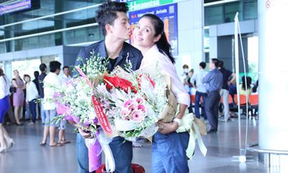 Việt Trinh được hotboy Harry Lu mừng sinh nhật giữa sân bay