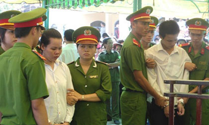 Con gái lăng loàn xúi người tình giết mẹ