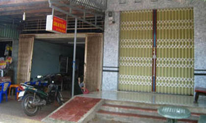 Khó lý giải công an tắm chung cùng vợ người khác