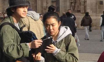 Lộ ảnh hẹn hò cận mặt của Kim Bum và Moon Geun Young ở nước ngoài