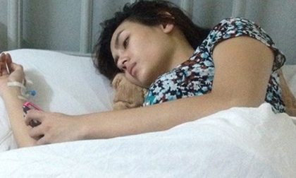 Mẹ Hoàng Yến kể về tai nạn lật xe của con gái