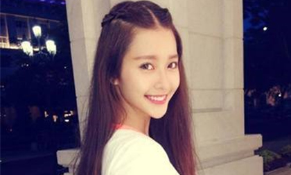 Báo Đài Loan miêu tả Khả Ngân có nụ cười đẹp ngất ngây