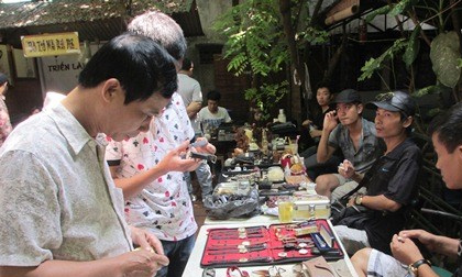 Chợ đồ "xưa" giữa lòng Hà Nội "mới"