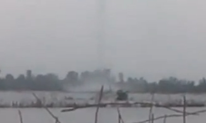 Vòi rồng hút nước chưa từng thấy ở Việt Nam