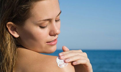 Mách bạn cách xóa nếp nhăn đơn giản, hiệu quả