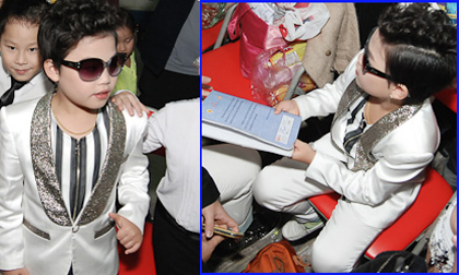 Psy nhí - Hwang Min Woo mỏi tay ký tặng fan Việt