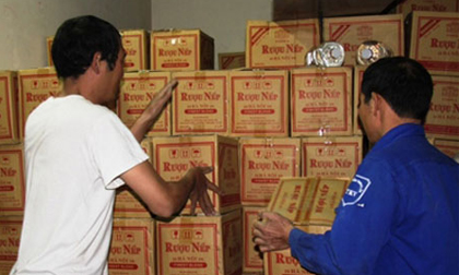 Hơn 10.000 lít rượu độc được "phù phép" thành rượu an toàn