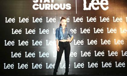 Yến Trang khoe đường cong gợi cảm trong trang phục Jean Lee