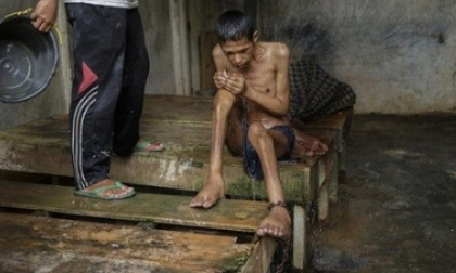 Xót thương cho những bệnh nhân tâm thần bị xiềng xích tại Indonesia