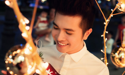 Hot boy Trọng Nguyễn rạng rỡ đón Giáng Sinh