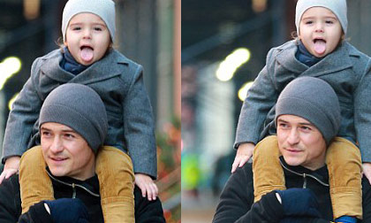 Flynn thè lưỡi cực yêu trong vòng tay bố