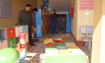 Bé gái bị tủ đè chết ở trường mầm non