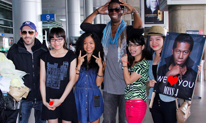 Giám khảo America's Next Top Model gây náo loạn sân bay Tân Sơn Nhất