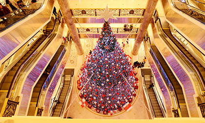 Tràng Tiền Plaza thắp sáng Noel bằng cây thông cao nhất trong nhà