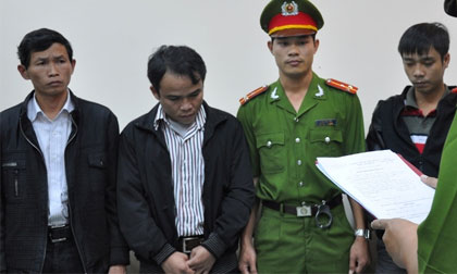 3 cán bộ ngân hàng “thụt két” hơn 25 tỷ đồng để cá độ bóng đá