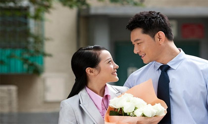 Những cuộc tình chị - em "ảo tung chảo" nơi công sở