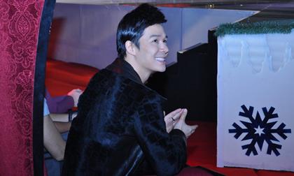 Nathan Lee diện áo khoác lông trăm triệu đi xem thời  trang