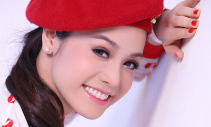 Nhật Kim Anh tươi 'roi rói' trong bộ hình Giáng Sinh
