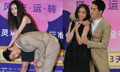 Nghê Ni và sao nam "dìm đầu vít cổ" nhau tại sự kiện