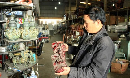 Nhộn nhịp chợ đồ cũ ven Hà Nội