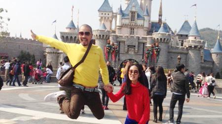 Đức Hùng và gia đình lần đầu đón năm mới ở nước ngoài