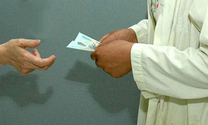 Từ ngày mai, bác sĩ nhận phong bì bị phạt 30 triệu đồng