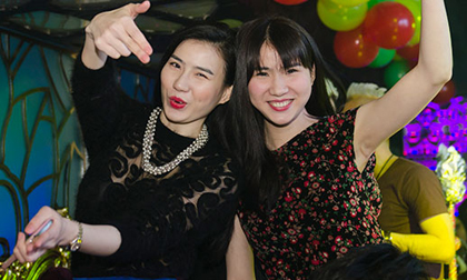 Thư Huyền - Huyền Thư "quậy tưng bừng" đêm hoài niệm Zone9