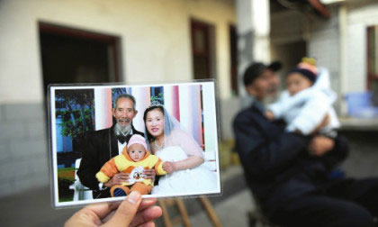 Cô gái 27 tuổi tự nguyện cưới ông lão 72 tuổi để trả ơn